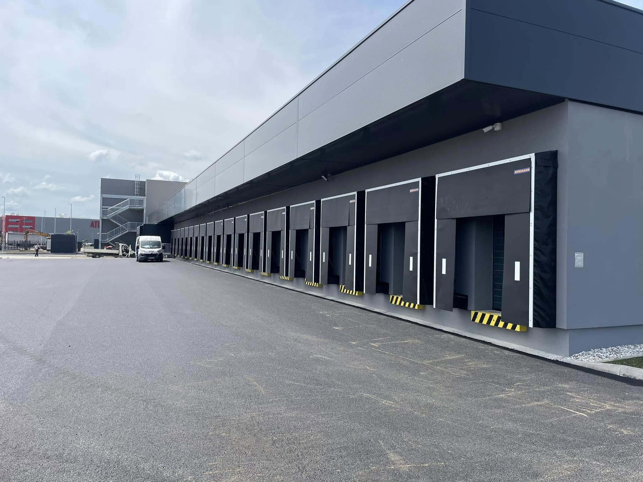 Pretovarna tehnika i dock leveler