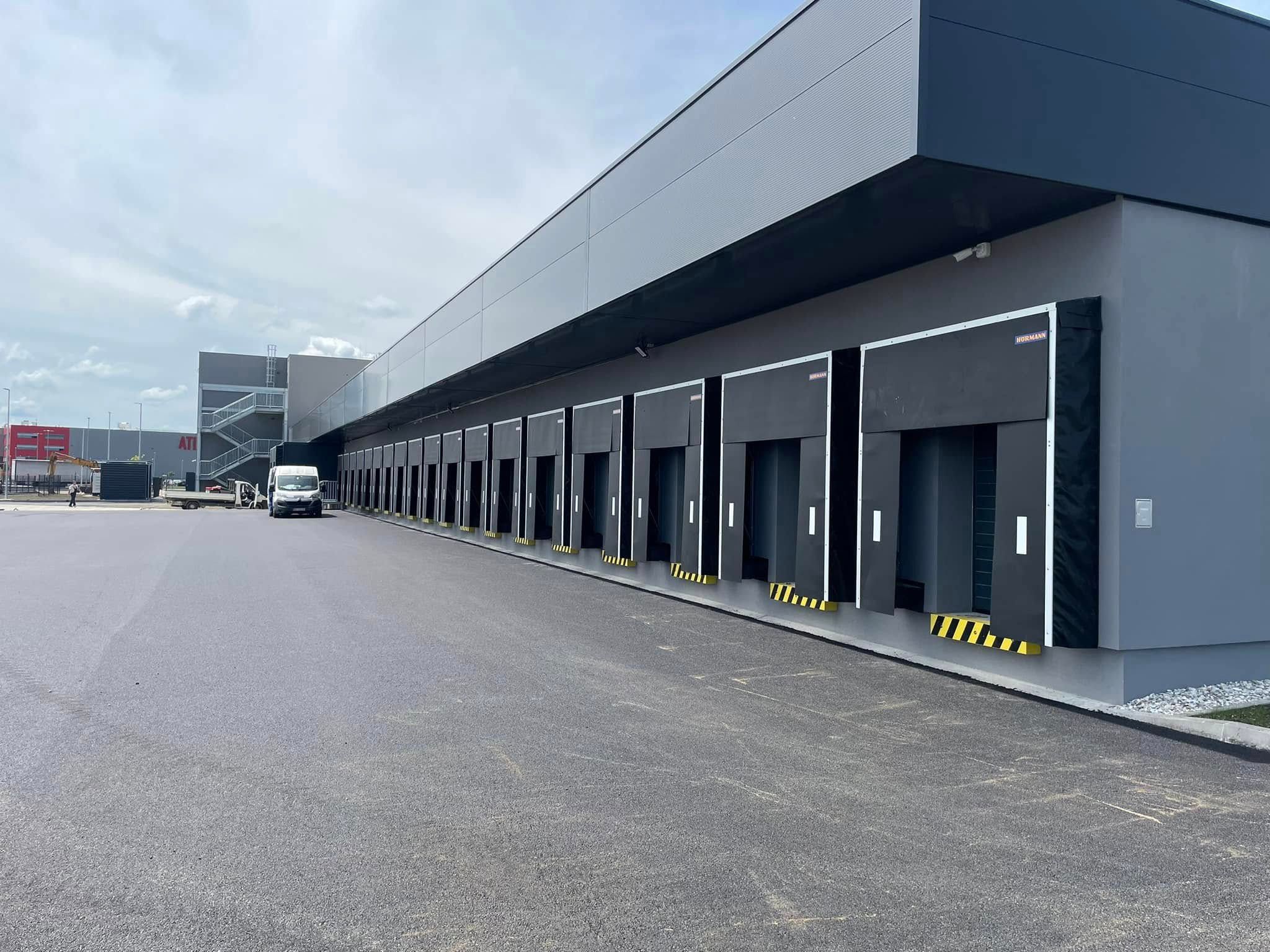 Pretovarna rampa na logističkom objektu